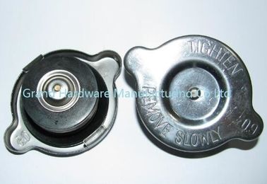 68mm natürliche SS304 Auto-Kühlerkappen und Aluminium-Auto-Füllhalse kundenspezifische Service Schweißverbindung