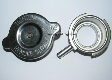 68mm natürliche SS304 Auto-Kühlerkappen und Aluminium-Auto-Füllhalse kundenspezifische Service Schweißverbindung